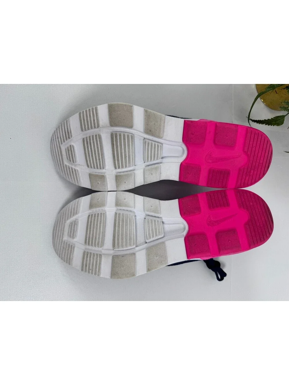 Nike Air Max Motion 2 Running Shoes Women’s 8.5 Navy Pink Athleisure Sneakers